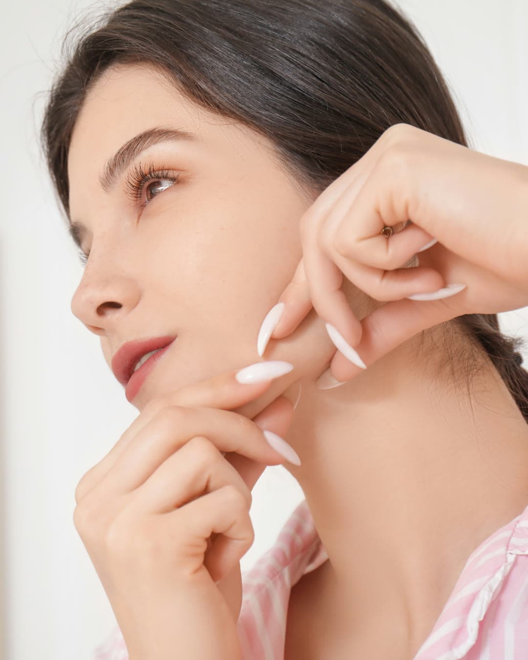 Sagging Jowls concern — Dr Alexa aesthetic clinic London