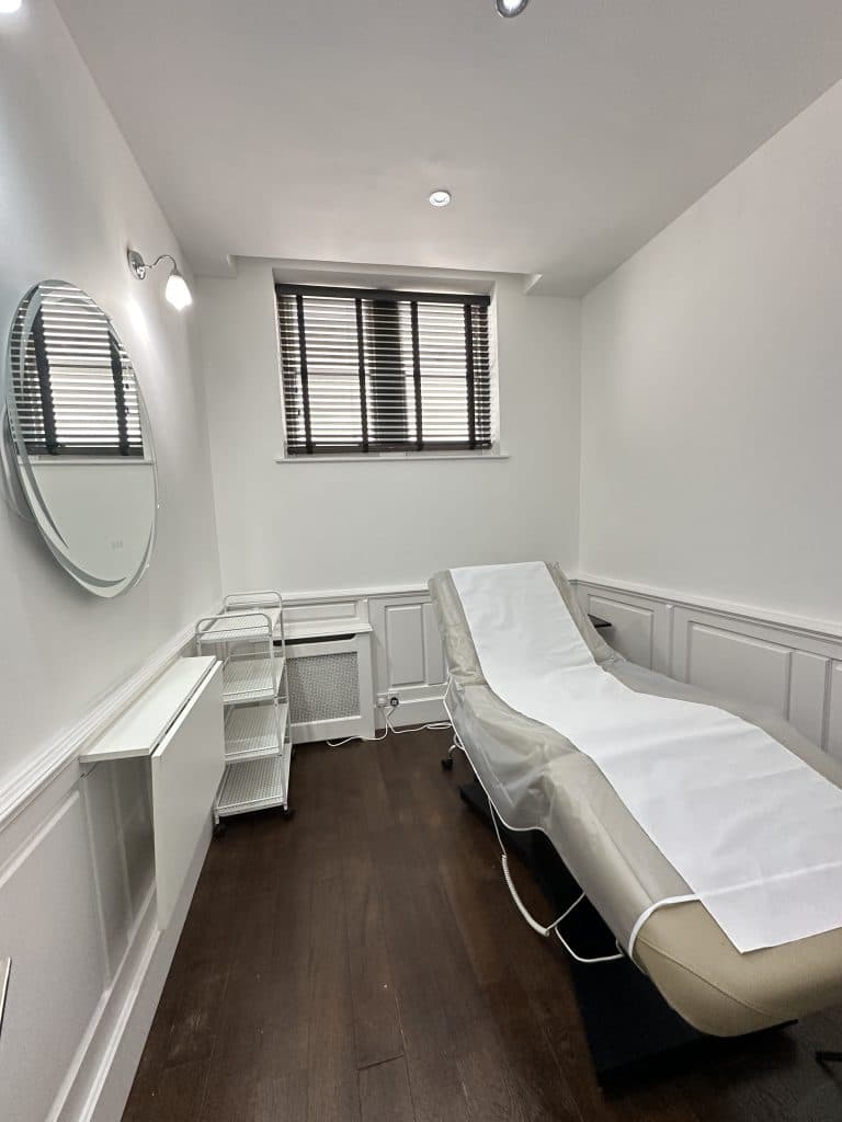 Therapy room to rent in Mayfair, London — Dr Alexa clinic, photo 1