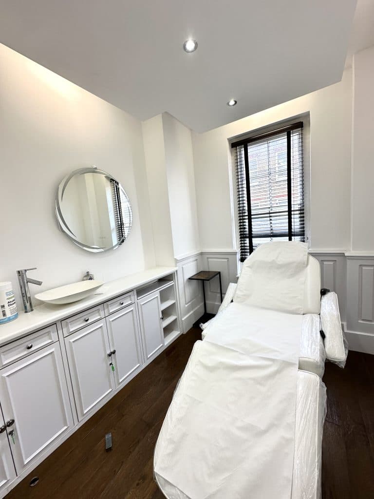 Therapy room to rent in Mayfair, London — Dr Alexa clinic, photo 2